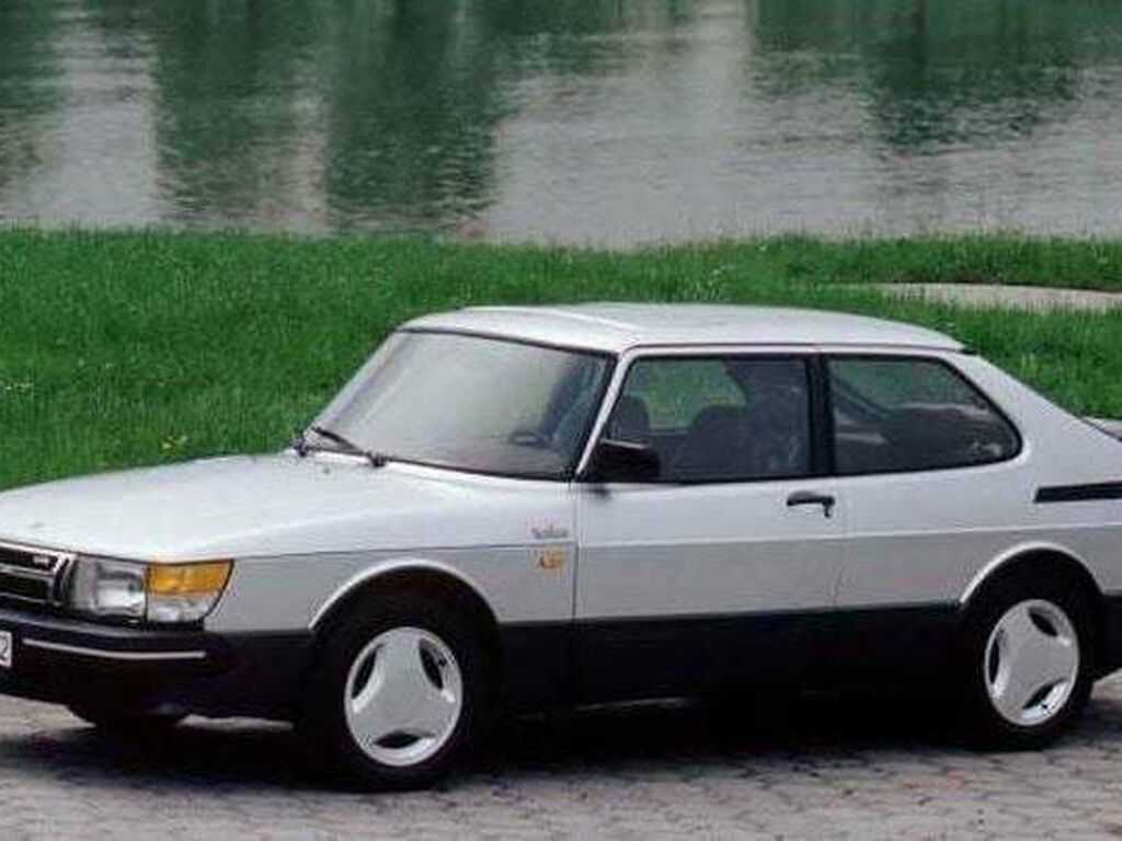 Saab 900