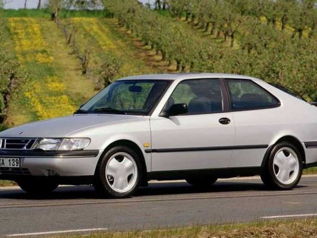 Saab 900